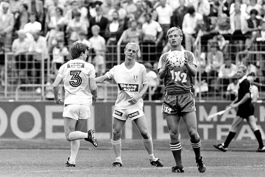 Hammarbys Peter Gerhardsson med bollen
