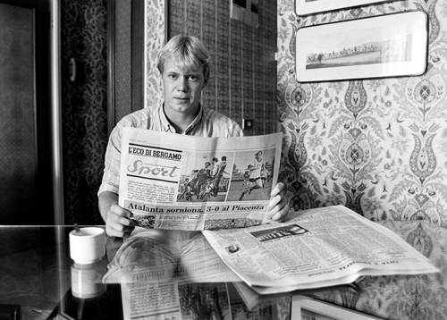 Lars Larsson med tidningen