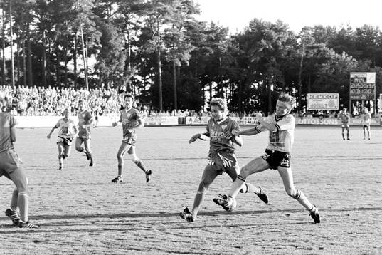 Peter Stridfeldt, Mjällby till höger i kamp om bollen