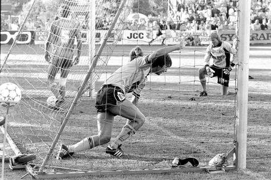 Lennart Johansson, Mjällby med bollen i mål