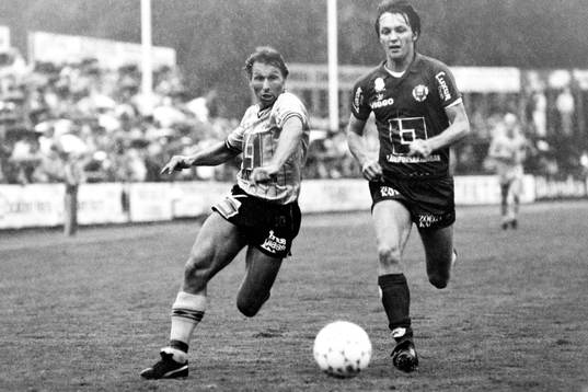 Bosse Andersson, Mjällby till vänster i kamp om bollen