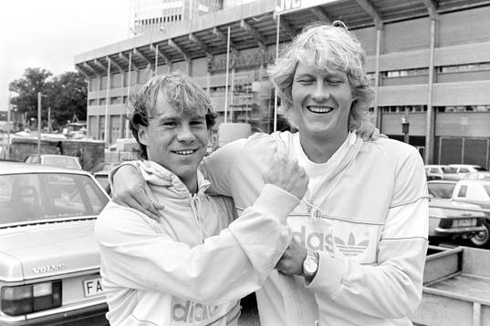 Hasse Holmqvist och Håkan Sandberg, Sverige