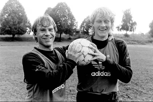Hasse Holmqvist och Håkan Sandberg, Sverige
