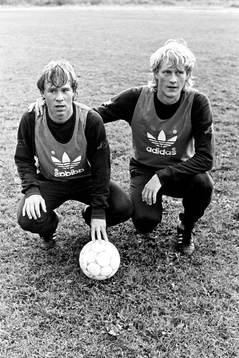 Hasse Holmqvist och Håkan Sandberg, Sverige