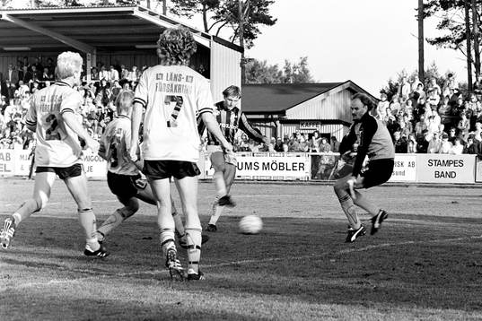 Gais Ulf Köhl gör 0-1 utan chans för mjällbys målvakt