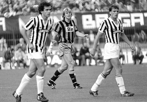 Juventus - Atalanta: Glenn Stromberg of Atalanta flanked by