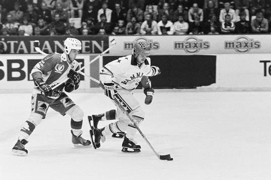 Mats Lusth, Färjestad, jagar Rolf Edberg, Hammarby