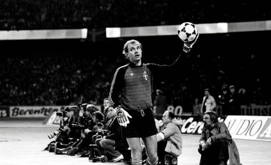 Thomas Ravelli, målvakt
