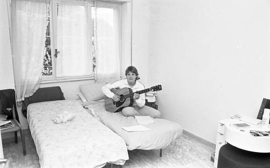 Pia Sundhage i Rom med sin gitarr