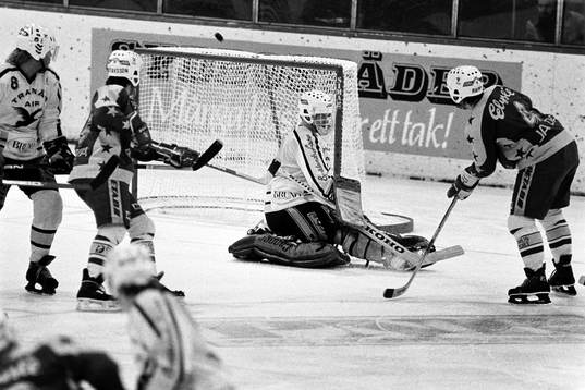 Malmös Magnus Rapp skjuter över