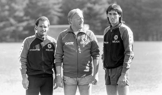 Milans manager Nils Liedholm with english players Ray