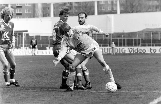 Malmös Per Olsson med bollen