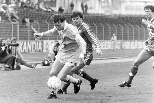 Malmös Ingemar Erlandsson med bollen