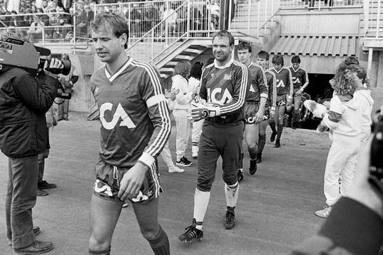Andreas och Thomas Ravelli i täten när Öster går ut på