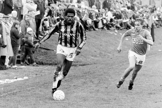 Samir Bakaou, Gais med bollen