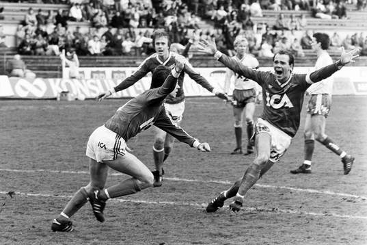 Halmstads Peter Andersson gör 1-0 till hemmalaget och