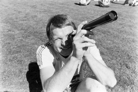 Torbjörn Nilsson med kikare