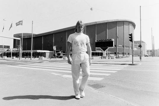 Mikael Andersson utanför Scandinavium