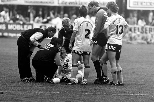 Sven Dahlkvist, AIK har spräckt sitt ögonbryn och får