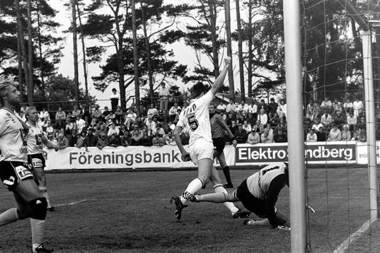 Sven Dahlkvist gör 0-1 för AIK