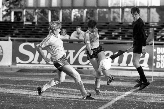 Pia Sundhage stoppar en holländskt inlägg