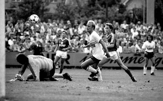 Bläddra bland fler bilder av Fotboll, Mats Magnusson, Servette