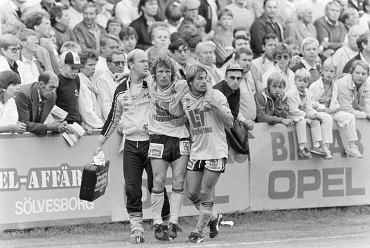 Flemming Pehrson, Mjällby skadad och får hjälp av planen