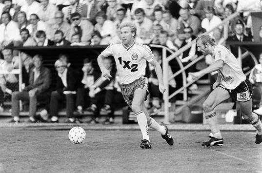 Michael Andersson, Hammarby med bollen utmanas av mjällbys
