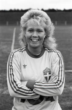 Gunilla Axén, Sverige