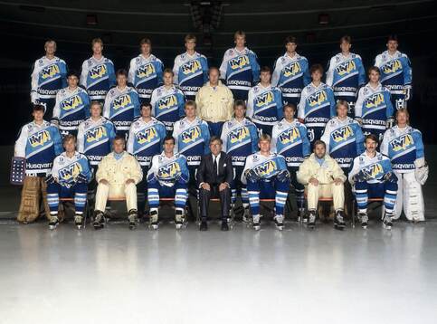 Spelare och personal i Hv71