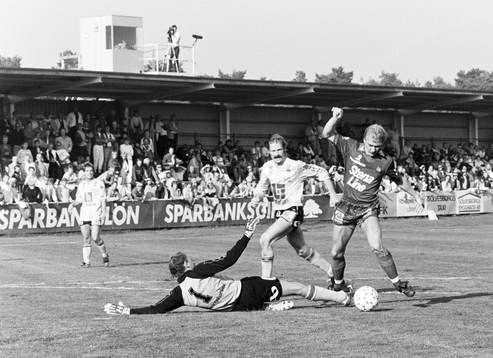 Jan Hellström, Örgryte fri med mjällbys målvakt Bengt