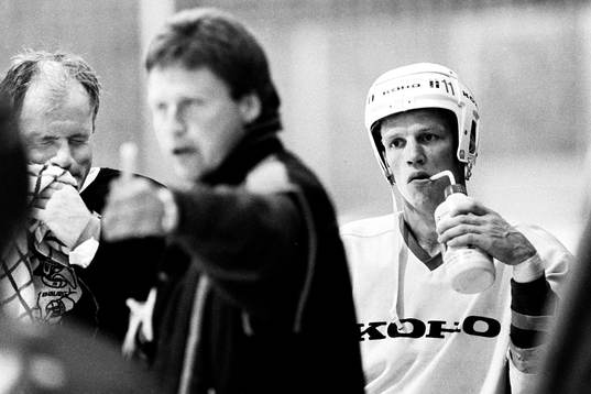 Gunnar Leidborg, målvakt och Peter Gradin i bakgrunden