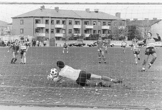 Landskronas målvakt Peter Joelsson kvitterar till 1-1 på