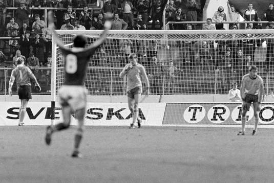 Fotboll, VM-kval, Tjeckoslovakien - Sverige, 2-1
