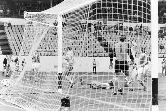 Dan Corneliusson gör 0-1 till Sverige i