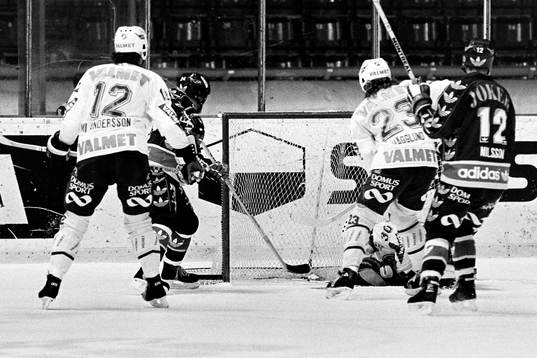 Mikael Andersson och Roger Hägglund hjälper Göte