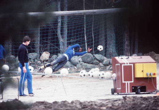 Fotboll, träning, målvakt, bollkanon