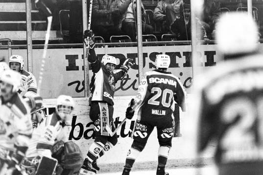 Hans Särkijärvi och Södertälje jublar