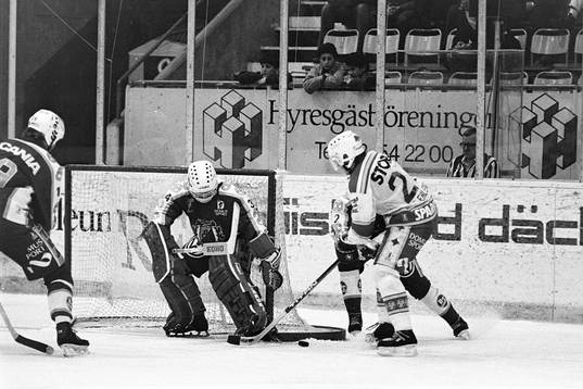 Leksands Heinz Ehlers framför Hardy Åström i