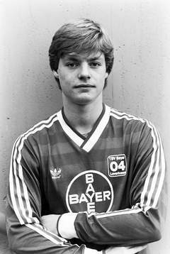 Stefan Schwarz i sin nya matchtröja