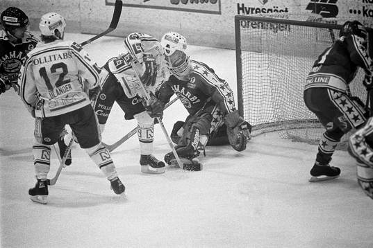 Situation framför hammarbys målvakt Hans-Göran Elo