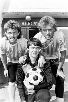 Ulf Johansson och Håkan Lindman bakom Peter Joelsson,