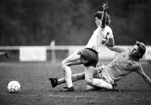 Kennet Andersson glidtacklar
