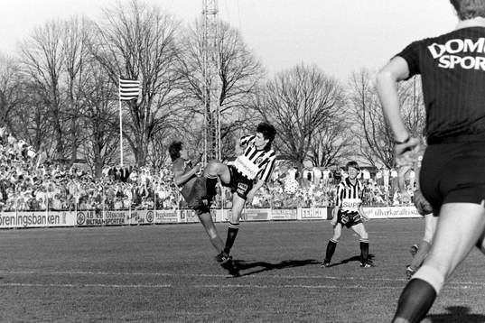 Kamp om bollen