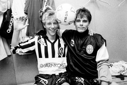 Thomas Gustavsson, Landskrona till vänster  jublar