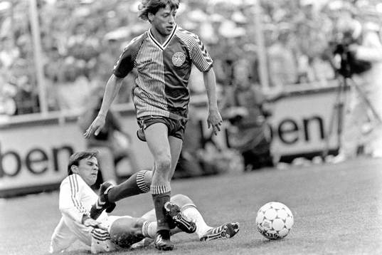 Jesper Olsen, Danmark med bollen