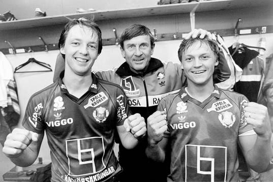 Helsingborgs tränare Rolf Svensson bakom målskyttarna