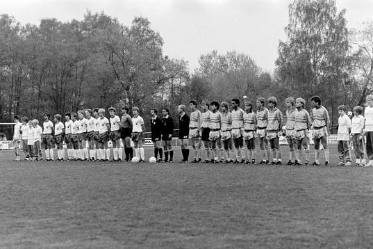 Lagen uppställda innan matchstart