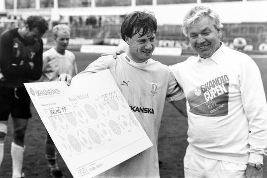 Bläddra bland fler bilder av Fotboll, Svenska Cupen, Semifinal, Malmö FF - AIK, 3-0