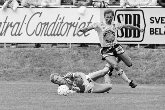 Bo Andersson, Mjällby tar sig förbi en markarydsspelare